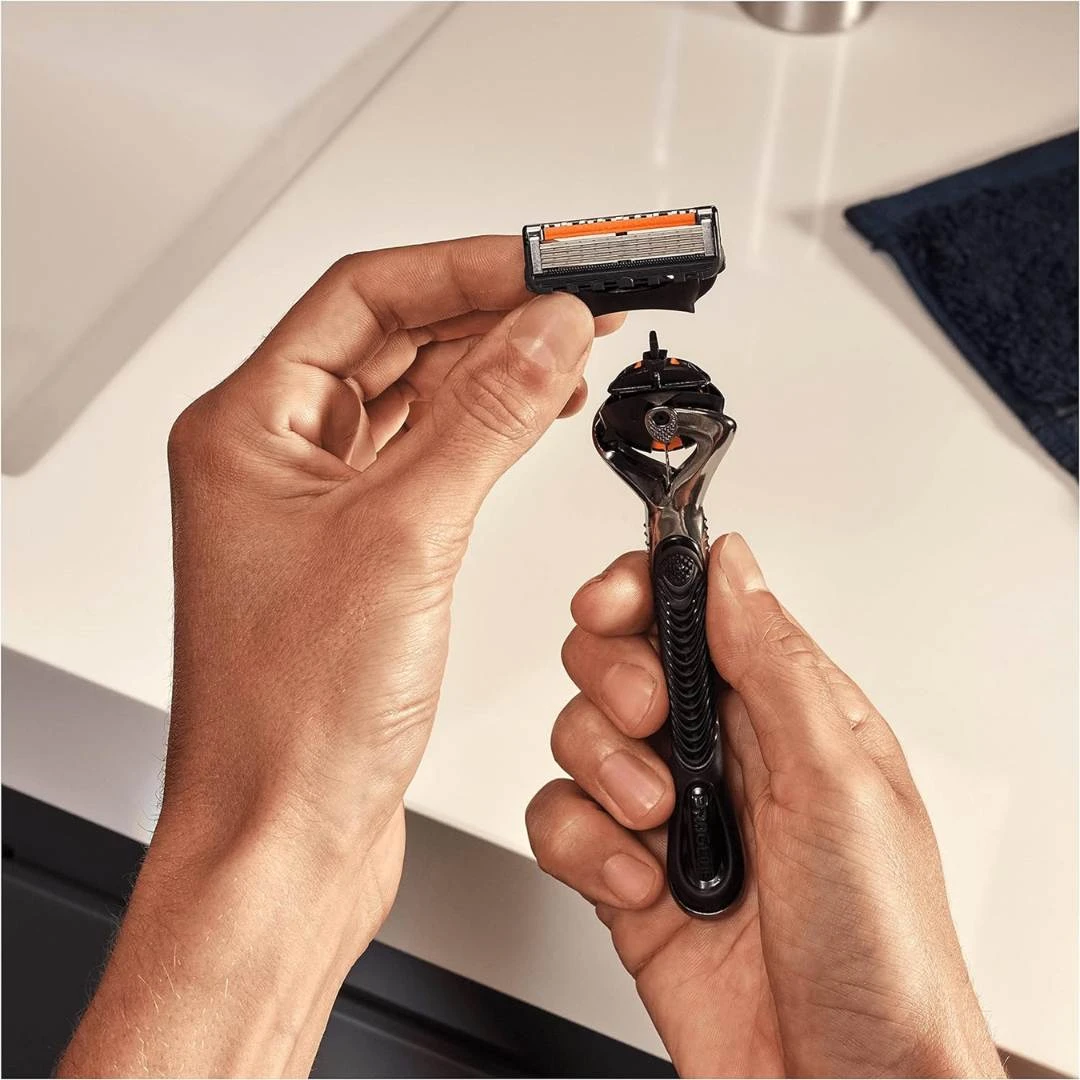 Gillette® Aparat FUSION5 sa 4 Brijača i Držačem za Brijač