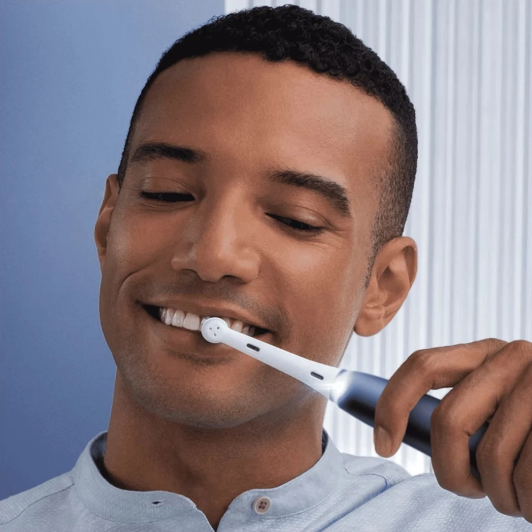 Oral-B® iO 7 Električna Četkica za Zube Safirno Plava sa Putnom Kutijom